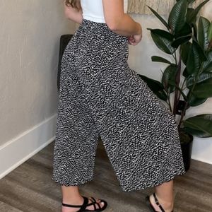 Wide leg cropped pants